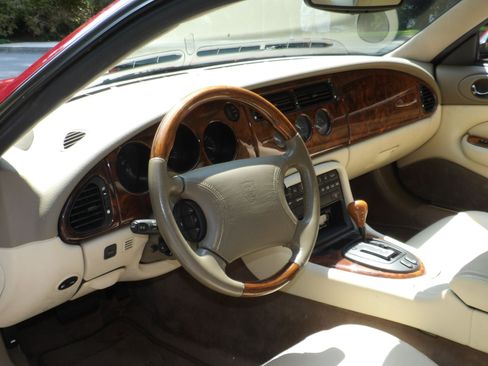 Used 1997 Jaguar XK8 Coupe RWD image 4