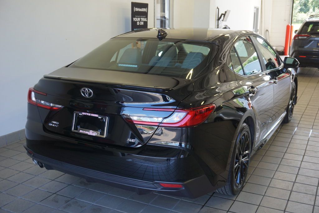 Used 2025 Toyota Camry SE AWD/4WD image 14