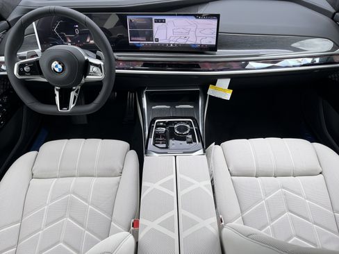 New 2026 BMW 740i image 3