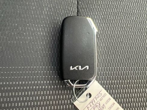 Certified 2023 Kia Niro EX Touring FWD image 26