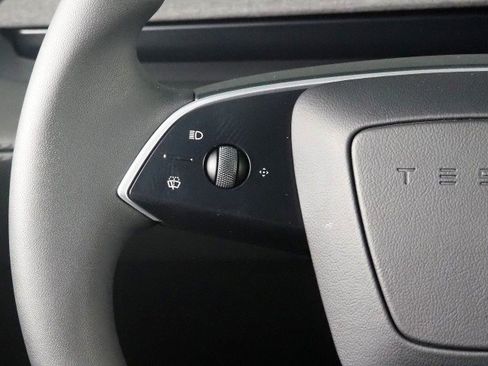 Used 2026 Tesla Model Y Long Range RWD image 21