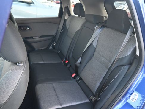 Used 2023 Nissan Rogue SV image 10