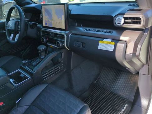 Used 2025 Toyota Tacoma TRD Sport image 30