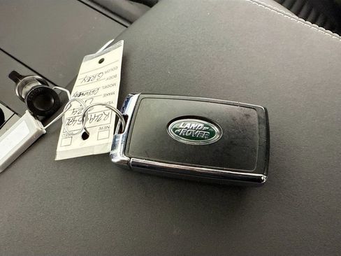 Used 2024 Land Rover Discovery Dynamic SE image 17