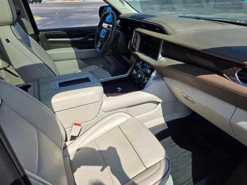 Used 2024 GMC Yukon XL Denali w/ Advanced Technology Package AWD/4WD image 43