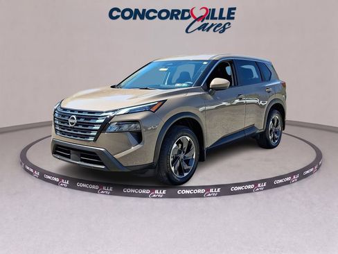 Used 2025 Nissan Rogue SV AWD/4WD image 3