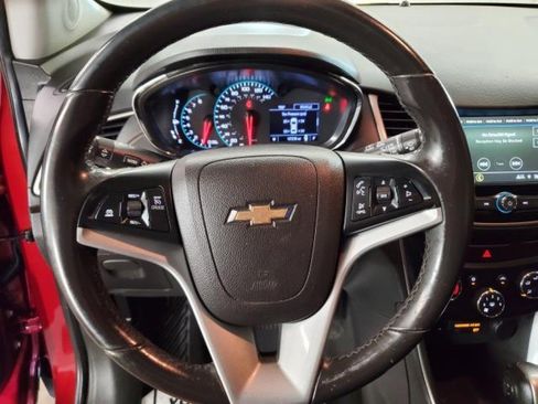 Used 2019 Chevrolet Trax LT w/ LT Convenience Package FWD image 16