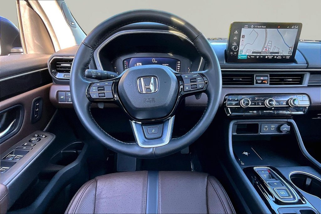 Used 2025 Honda Pilot Elite image 8