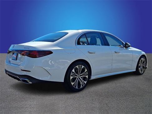 Used 2024 Mercedes-Benz E 350 4MATIC Sedan image 4