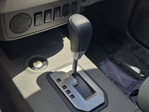 Used 2020 Nissan Frontier SV w/ Midnight Edition Floor Mats RWD image 12