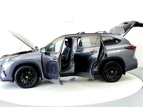 Used 2025 Toyota Highlander XSE AWD/4WD image 10