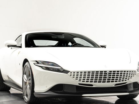 Used 2022 Ferrari Roma RWD image 3