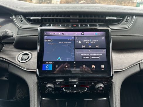 Used 2023 Jeep Grand Cherokee L Limited image 8