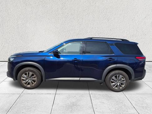 Used 2025 Nissan Pathfinder SV FWD image 6