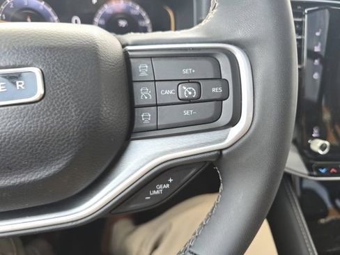 Used 2025 Jeep Wagoneer Series II w/ Premium Group I AWD/4WD image 23
