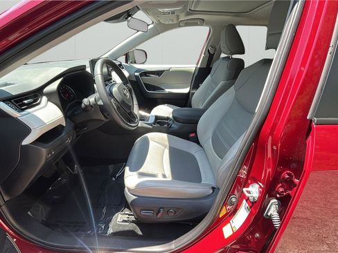 Used 2020 Toyota RAV4 XLE Premium FWD image 10