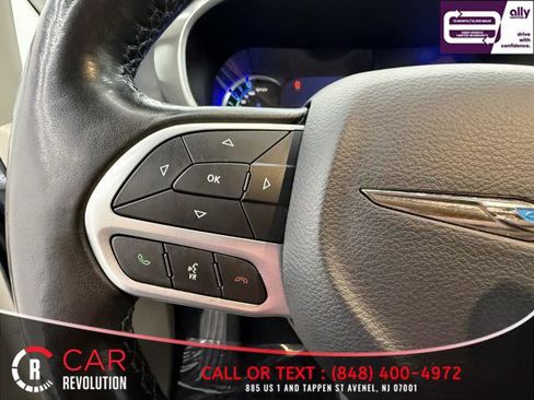 Used 2021 Chrysler Pacifica Touring-L image 22