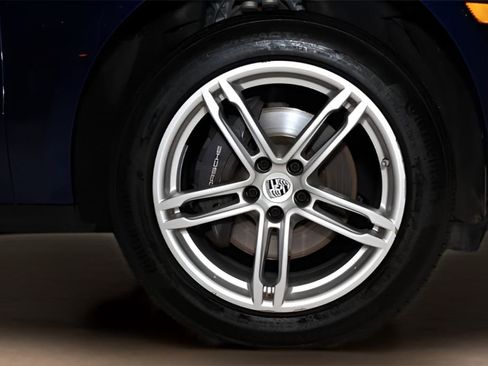 Used 2023 Porsche Macan Base w/ Premium Package Plus image 44