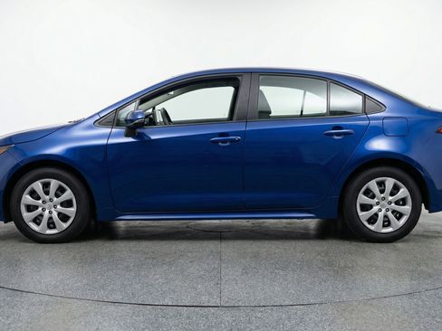 Used 2025 Toyota Corolla LE FWD image 5