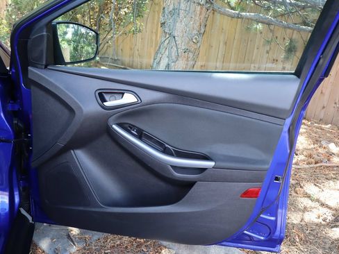 Used 2014 Ford Focus Titanium FWD image 26