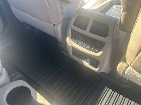 Used 2021 Honda Pilot Touring image 13