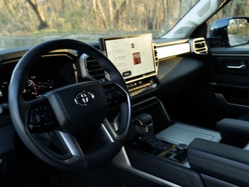 Used 2023 Toyota Sequoia Limited image 16