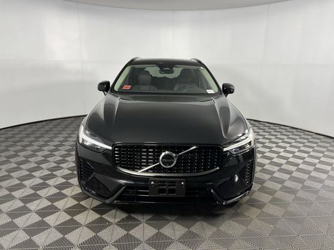 Used 2025 Volvo XC60 B5 Plus image 11
