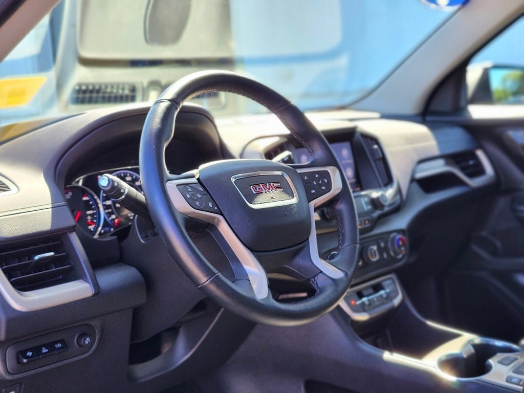 Used 2024 GMC Terrain Denali w/ Denali Premium Package AWD/4WD image 17