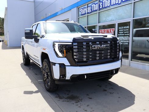 New 2026 GMC Sierra 2500 Denali Ultimate w/ LPO, Black Badging Package AWD/4WD image 2