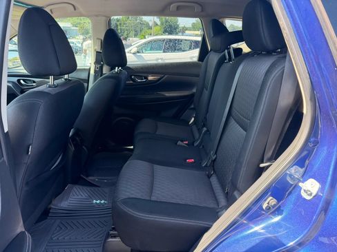 Used 2017 Nissan Rogue SV w/ SV Premium Package FWD image 11
