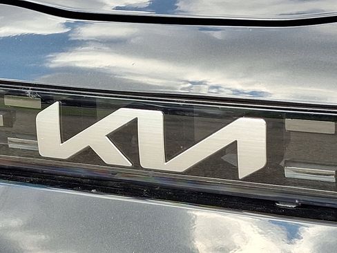 Used 2025 Kia Soul LX FWD image 29