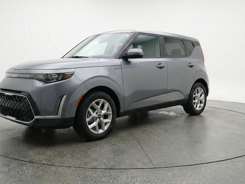 Used 2025 Kia Soul LX w/ LX Technology Package FWD image 3