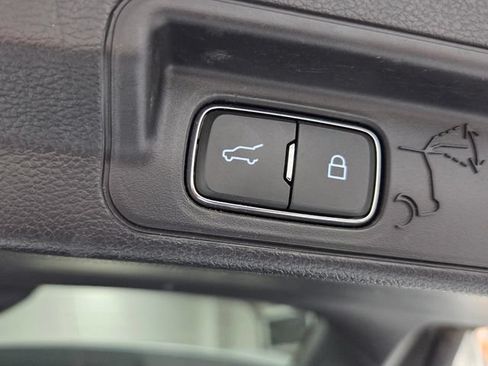 Used 2020 Ford Explorer XLT RWD image 14