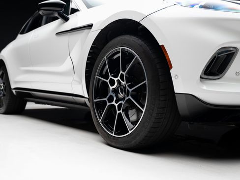 Used 2021 Aston Martin DBX AWD/4WD image 80