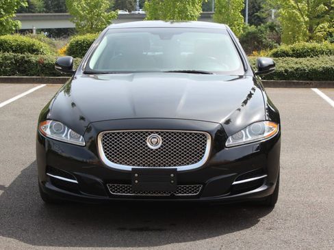 Used 2013 Jaguar XJ AWD image 8