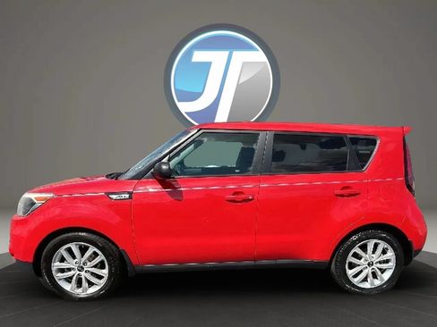 Used 2017 Kia Soul + FWD image 13