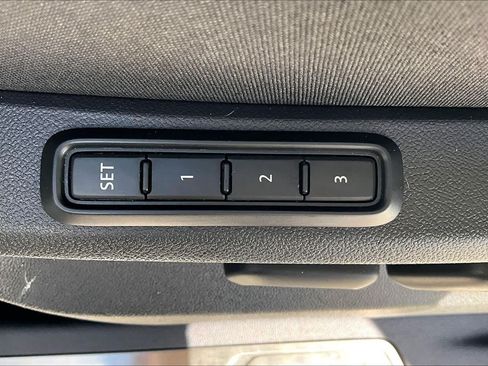 Used 2024 Volkswagen Atlas Peak Edition SEL AWD/4WD image 32