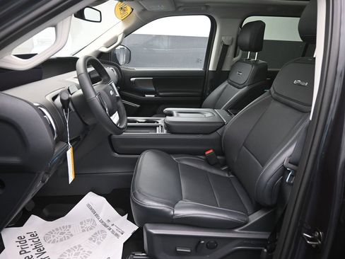 New 2025 Ford Expedition Platinum w/ Driver's Package image 18