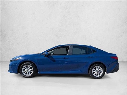 Used 2025 Toyota Camry LE image 9