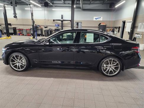 Used 2025 Genesis G70 2.5T image 10