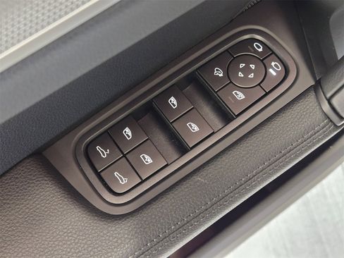 Used 2025 Porsche Cayenne Base image 16