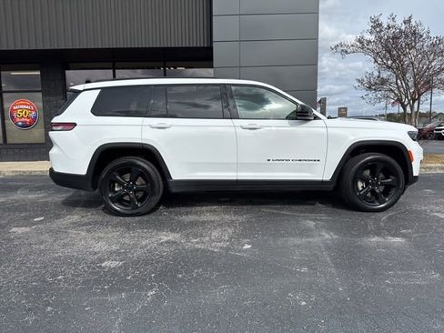 Used 2023 Jeep Grand Cherokee L Laredo image 2