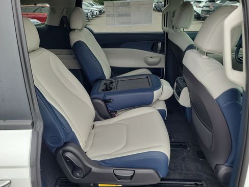New 2026 Kia Carnival EX FWD image 12