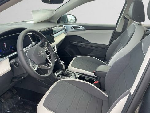 New 2025 Volkswagen Taos SE image 9