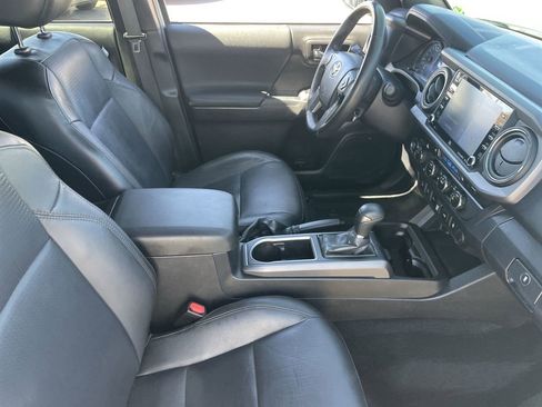 Used 2023 Toyota Tacoma TRD Off-Road w/ TRD Premium Off Road Package image 11