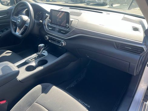 Used 2025 Nissan Altima 2.5 SV FWD image 25