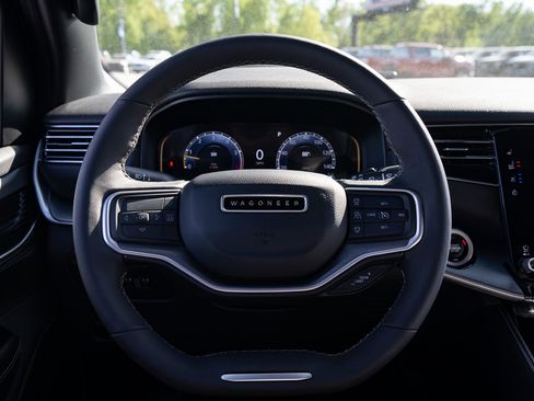Used 2025 Jeep Wagoneer L Series II image 29