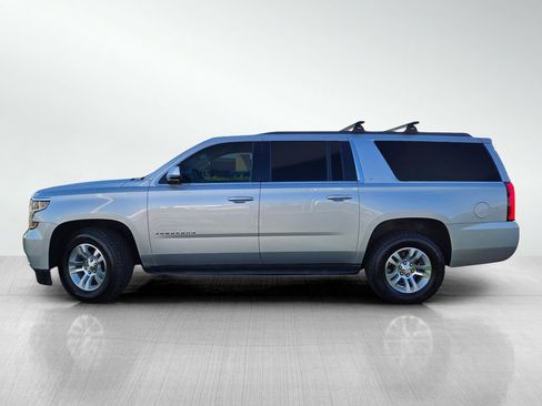 Used 2019 Chevrolet Suburban LT image 3