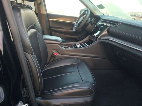 Used 2024 Jeep Grand Cherokee L Limited w/ Black Appearance Package image 6