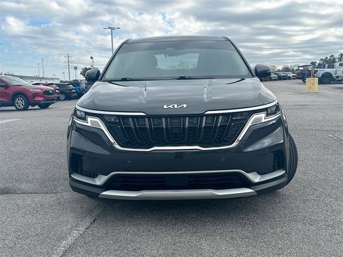 Used 2024 Kia Carnival EX image 5